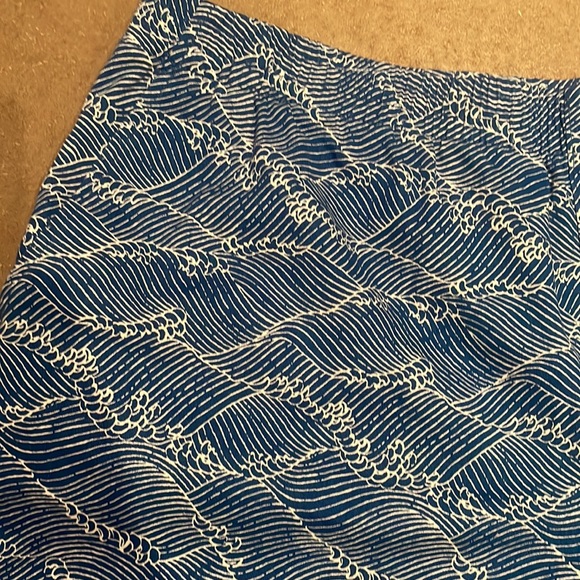 Lands’ End Waves Print Shorts - Picture 3 of 6